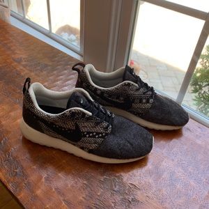 Nike Roshe Tennis Shoes Size 10